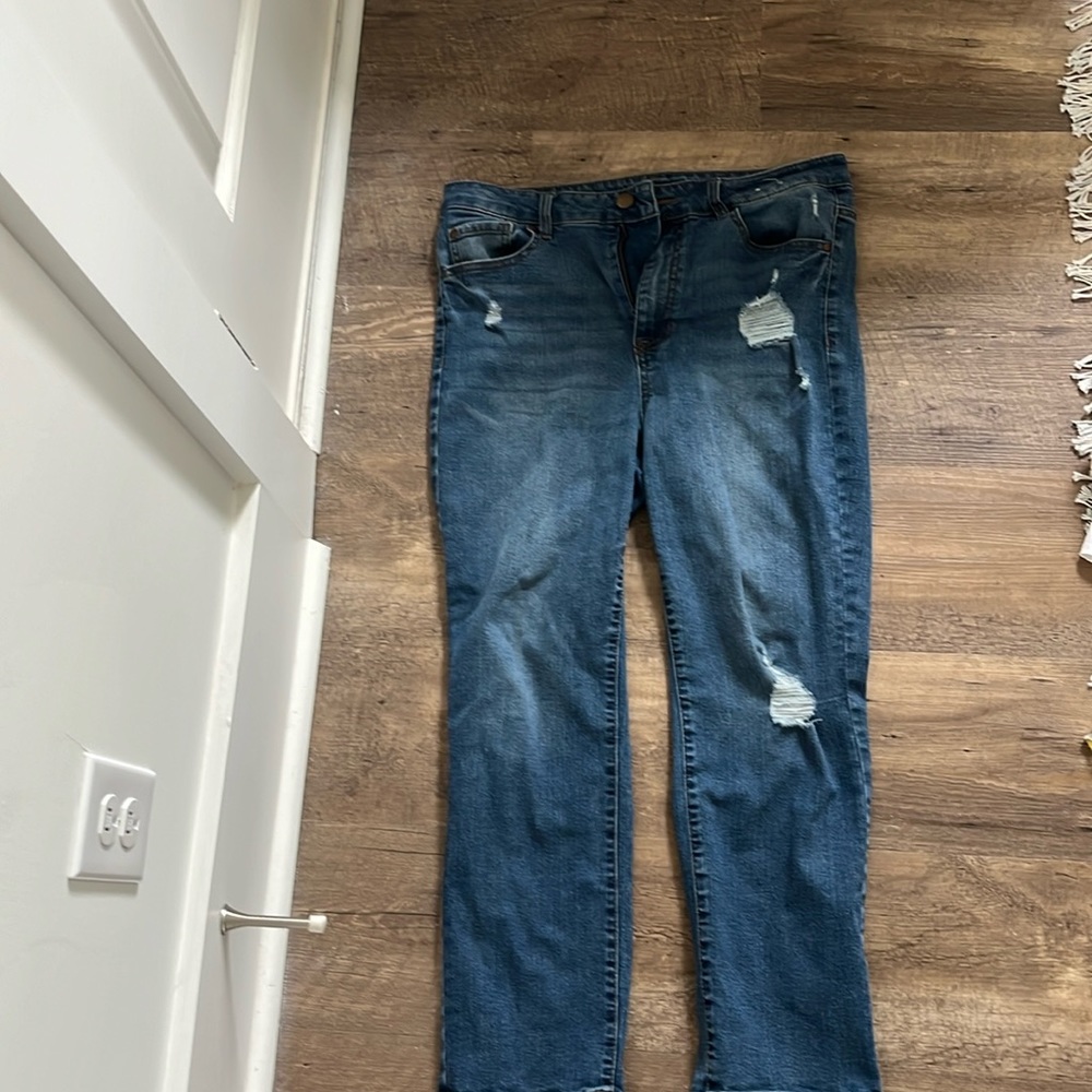 D Jeans distressed stretchy jeans.  Five pockets